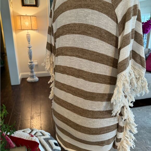 Cream and tan poncho size small - Picture 4 of 6